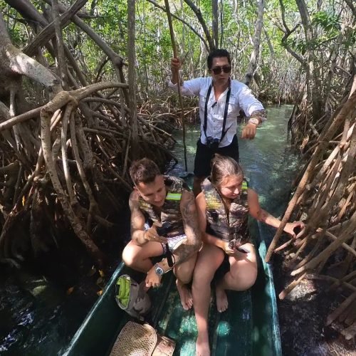 ALDARA Y ALEX EN EL MANGLAR CON KEVIN DURANTE EL TOUR PICNIC ENN MEDIO DEL MAR